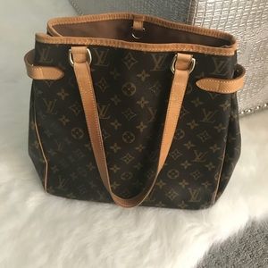 AUTHENTIC LOUIS VUITTON
Batignolles Vertical Bag